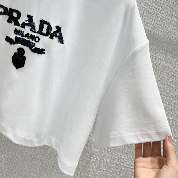 プラダ 刺繍入り インターロック クロップドTシャツ 偽物 ショート 3560AR 103H激安送料無料